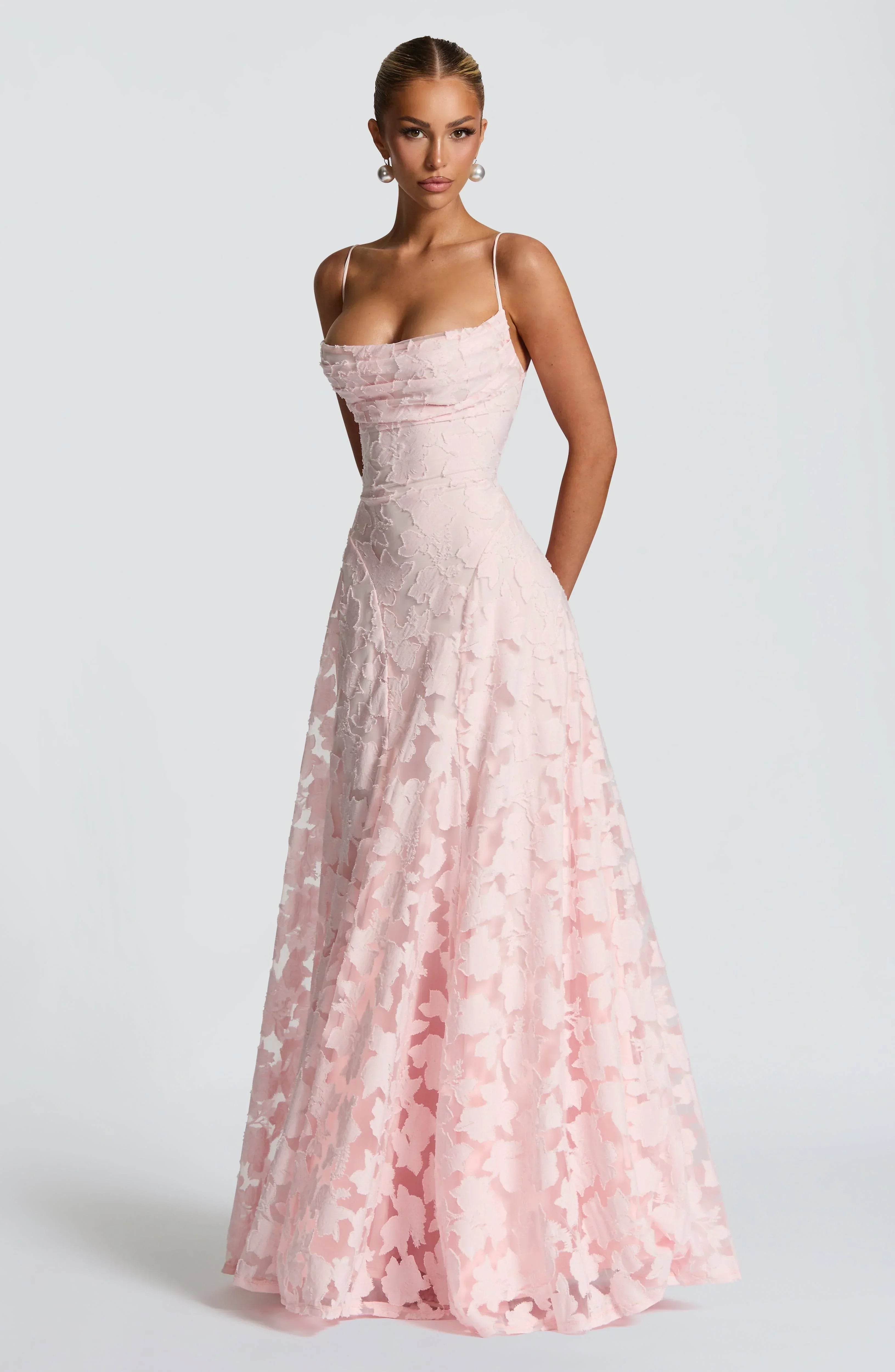 Clara Léon | Flowing Elegant Maxi Dress