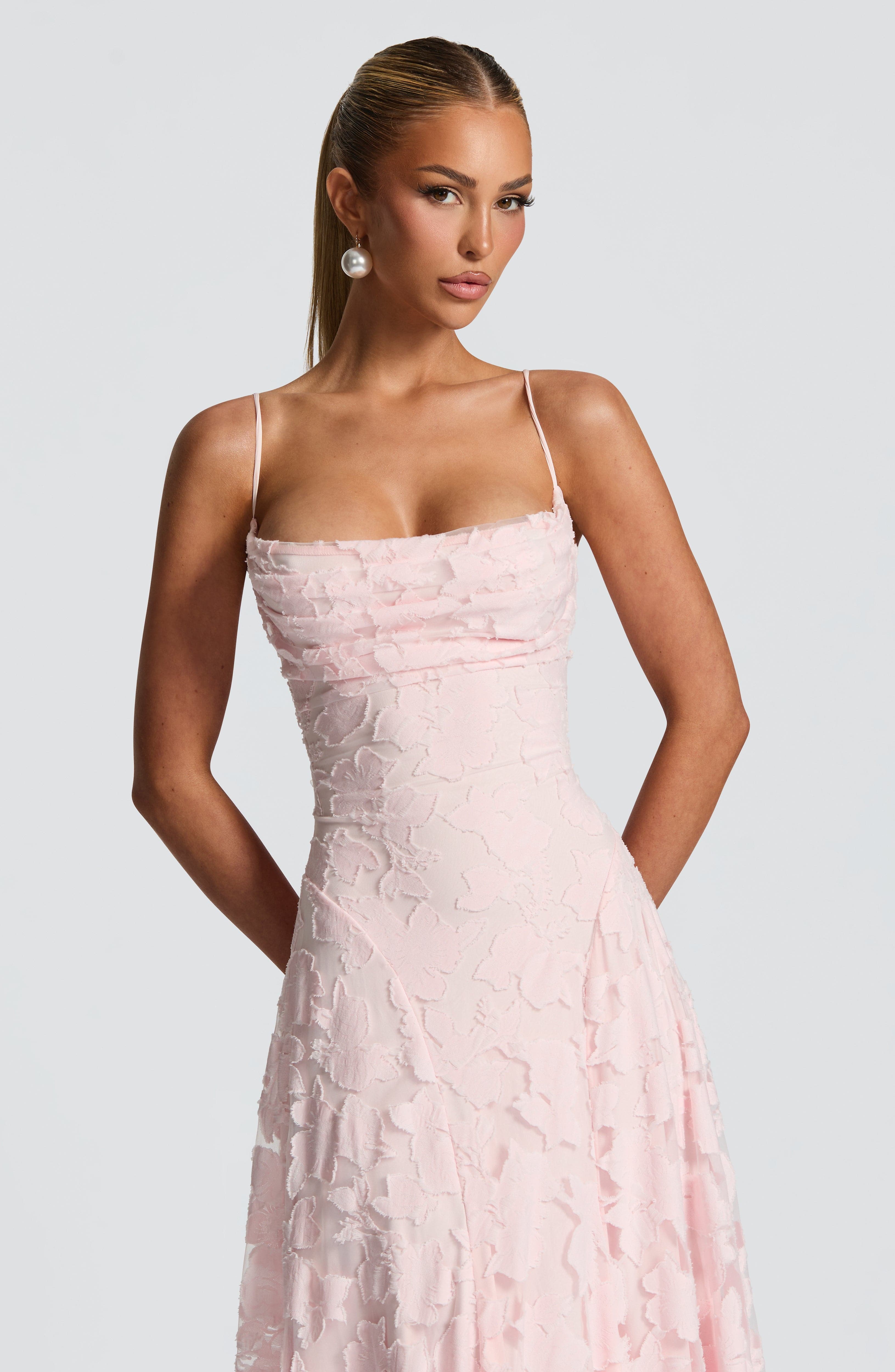 Clara Léon | Flowing Elegant Maxi Dress
