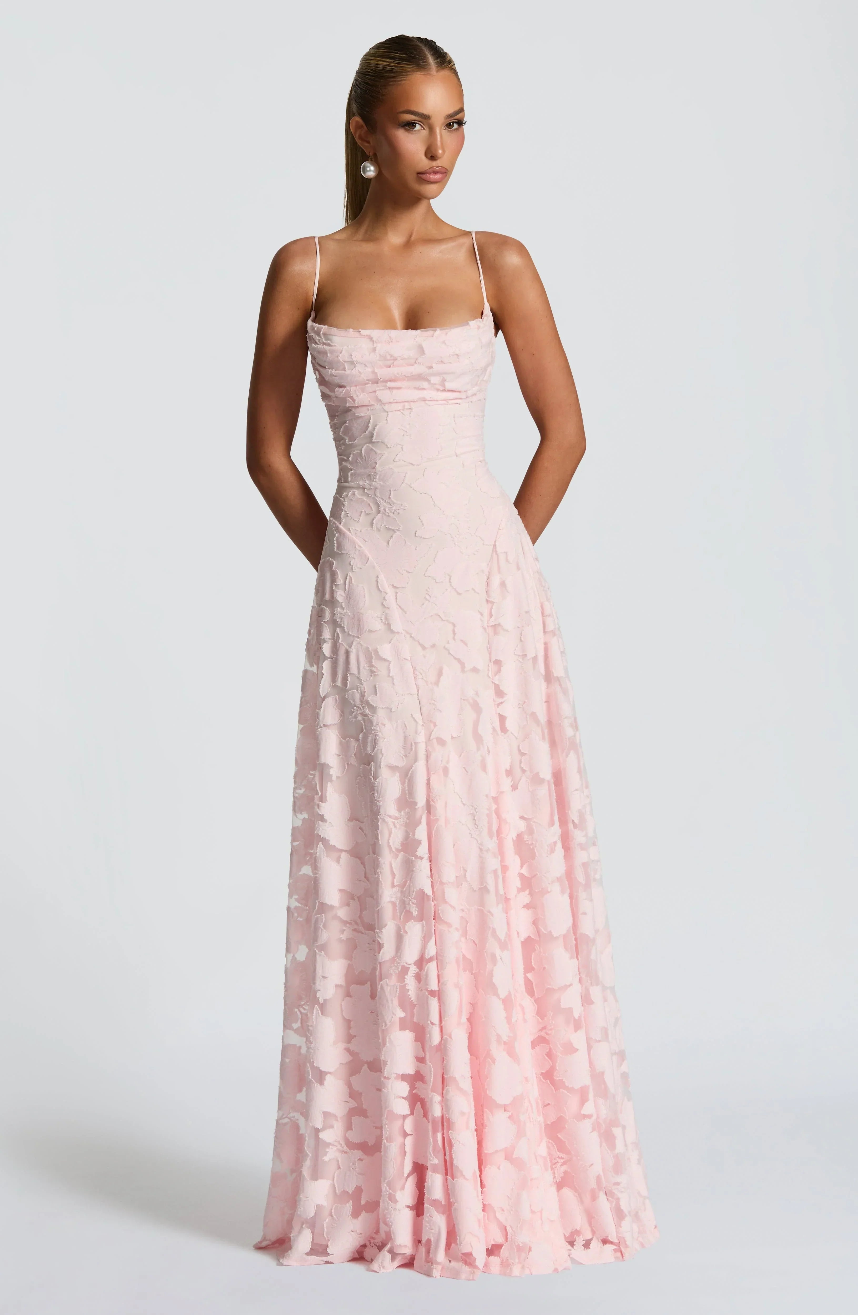 Clara Léon | Flowing Elegant Maxi Dress