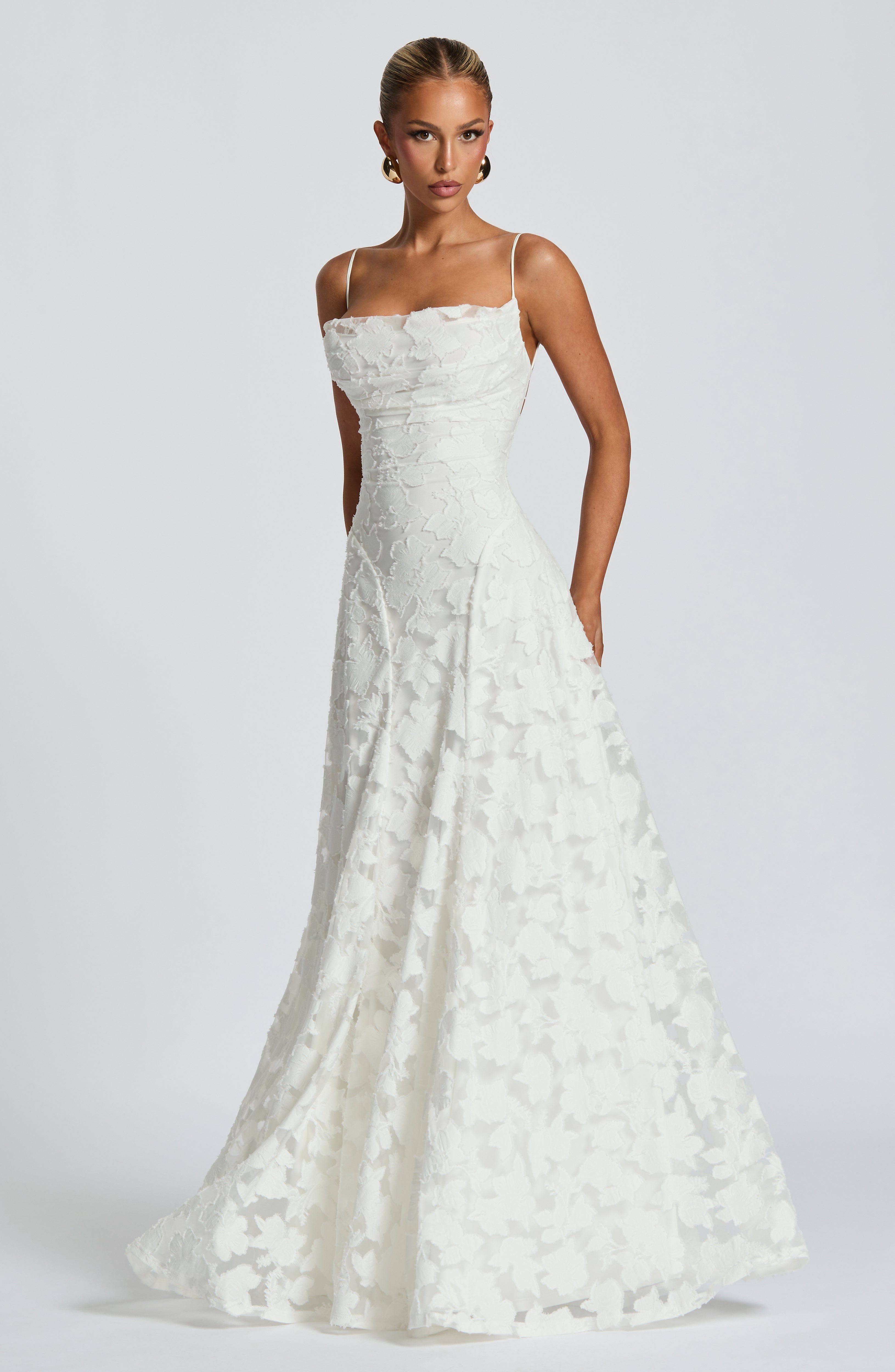 Clara Léon | Flowing Elegant Maxi Dress