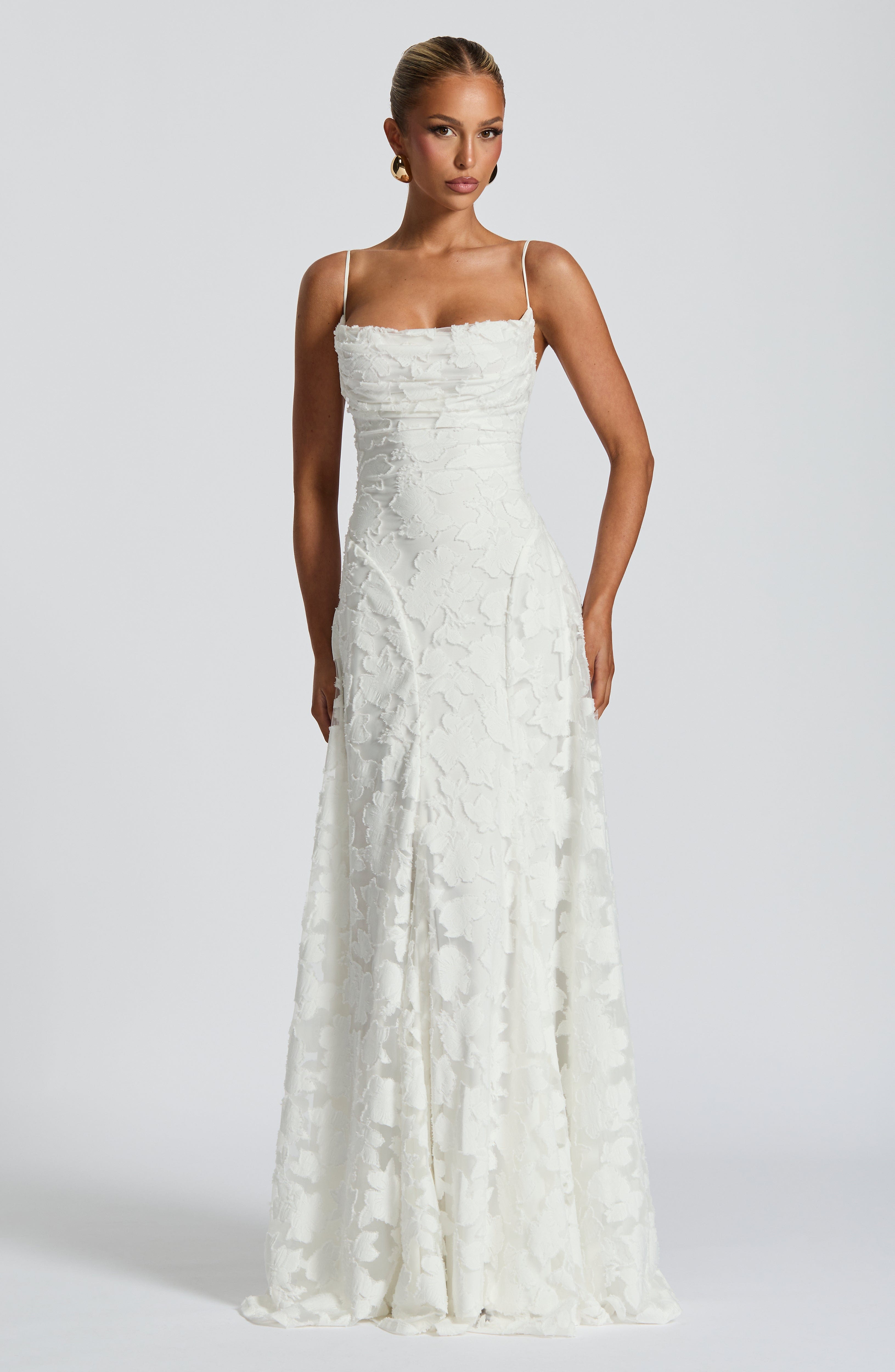Clara Léon | Flowing Elegant Maxi Dress