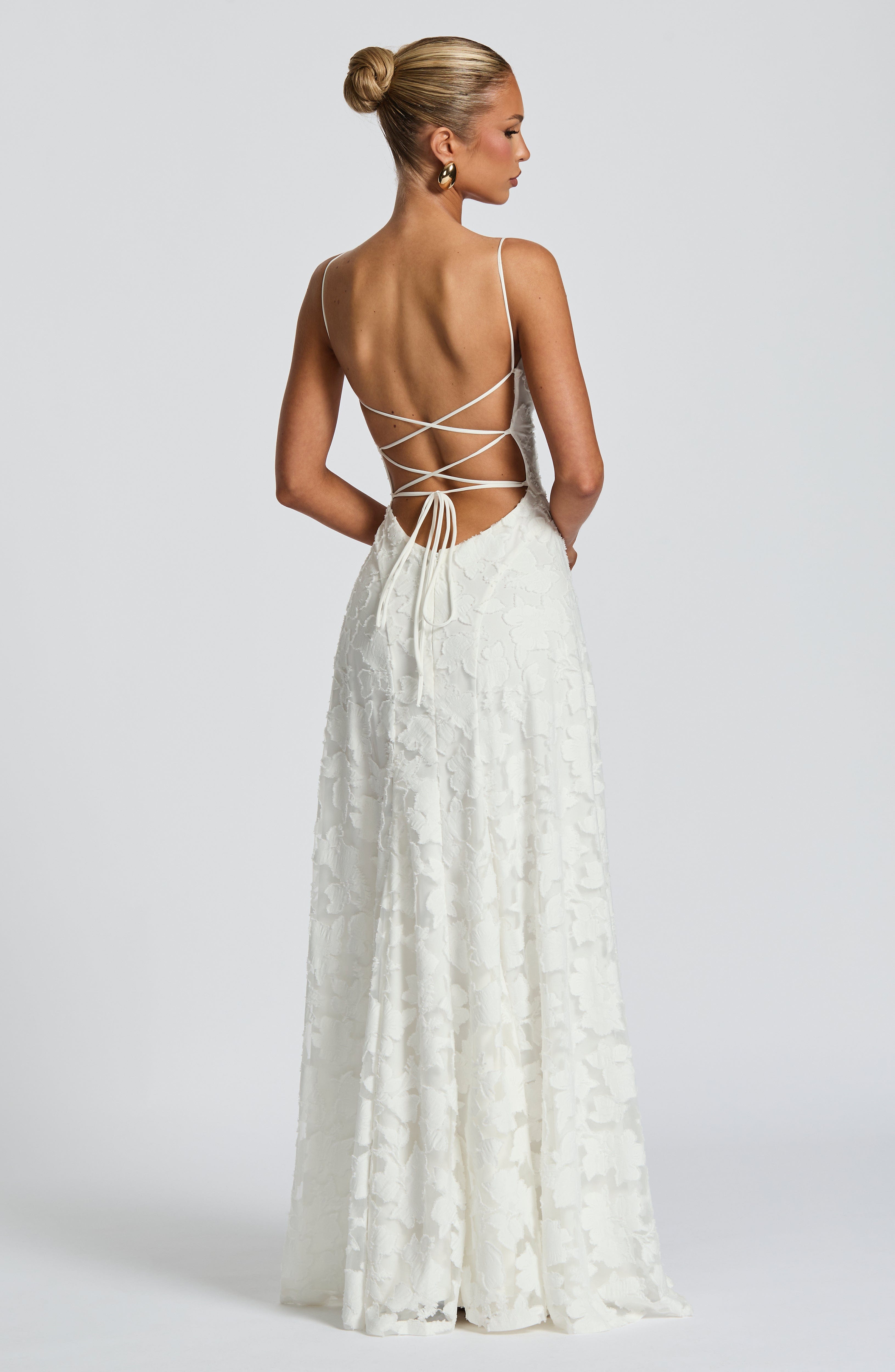 Clara Léon | Flowing Elegant Maxi Dress